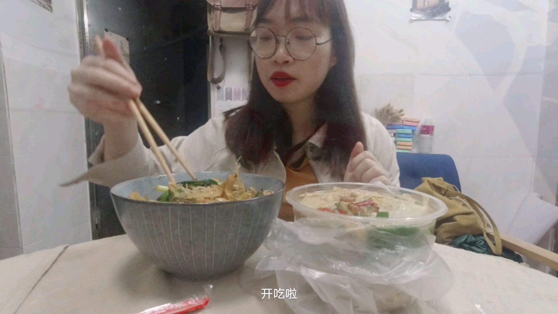 独居生活:打包一碗广西螺丝粉,加点辣椒,广东妹子都能吃辣